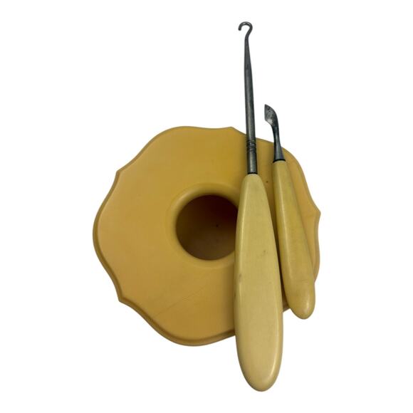 Vintage Celluloid‎ Hair Receiver with Grooming Tools – Antique Vanity Set - Picture 5 of 8